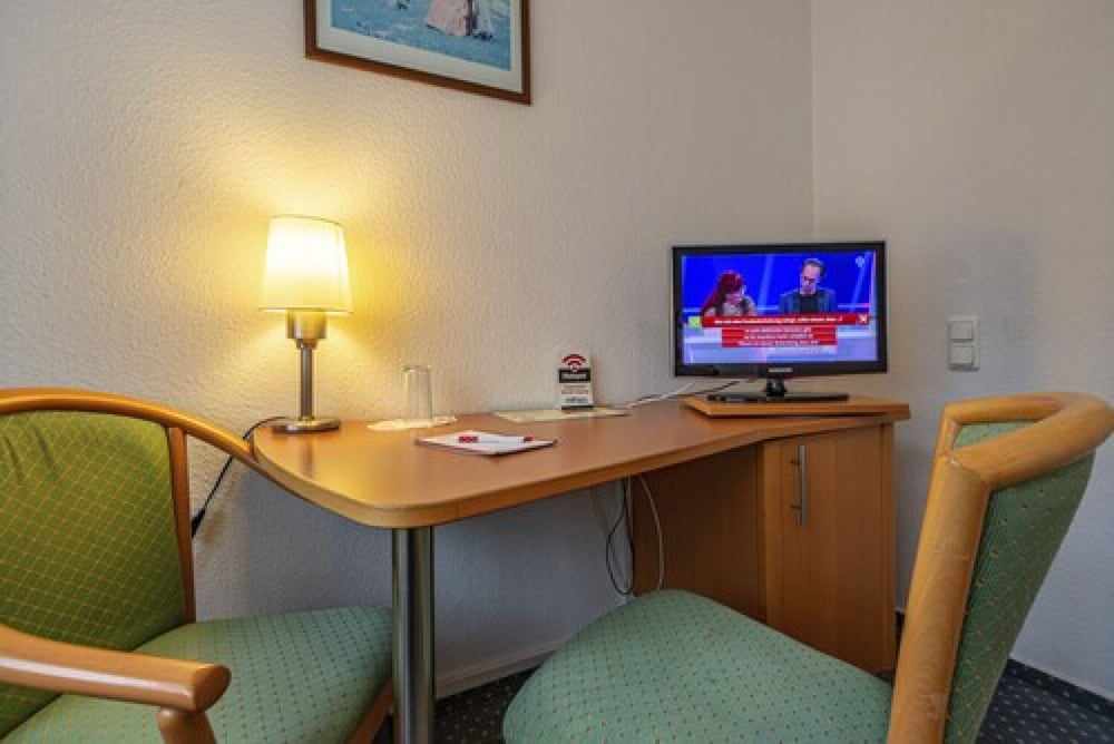 hotel rostock west im kritzmow park