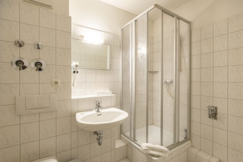 hotel rostock west im kritzmow park