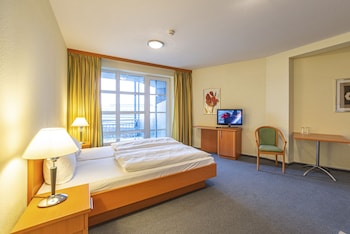 hotel rostock west im kritzmow park
