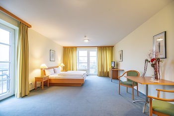 hotel rostock west im kritzmow park