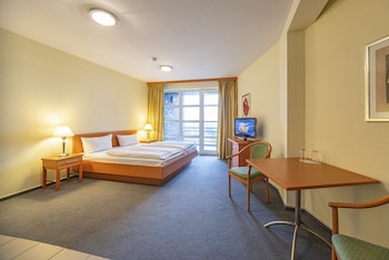 hotel rostock west im kritzmow park