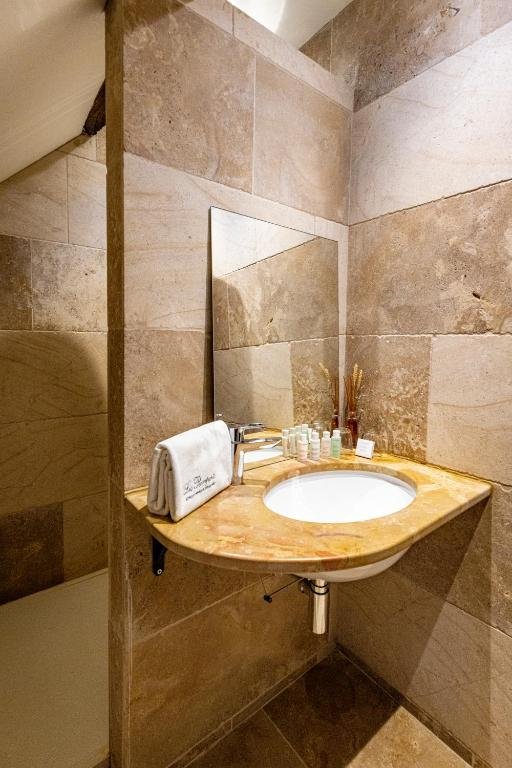 Les Remparts Hotels Et Demeures Historiques,,4 star