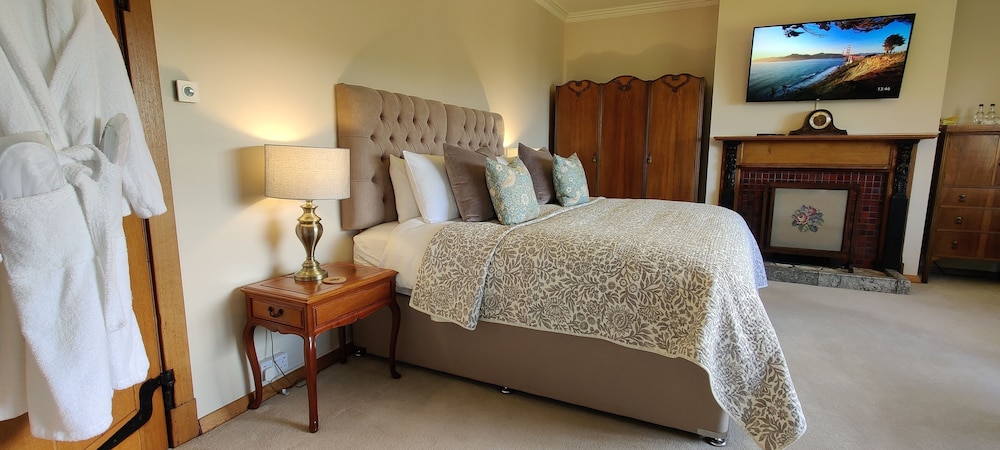 luxury bed and breakfast at bossington hall in exmoor somerset