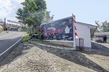 spot on 90156 hotel ramayana