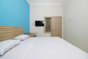 reddoorz near jalan kolonel haji burlian palembang