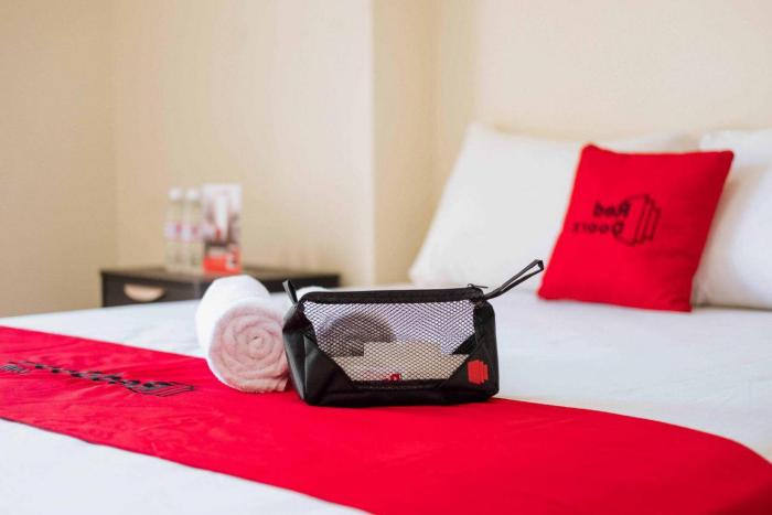 reddoorz near jalan kolonel haji burlian palembang