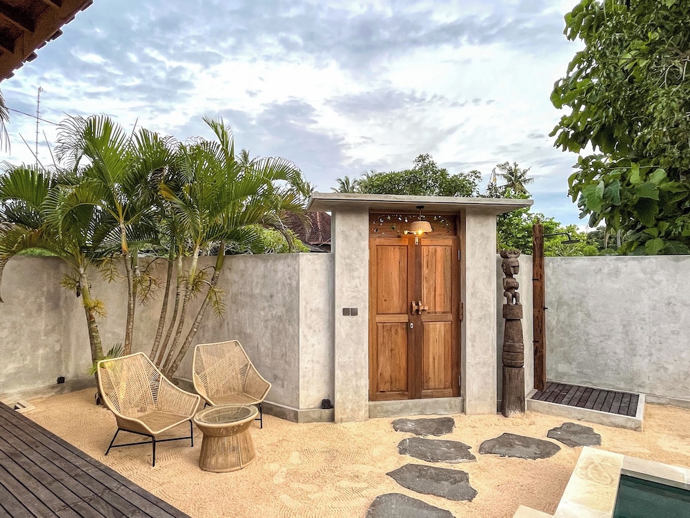 villa manouch lembongan