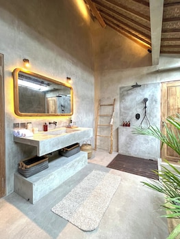 villa manouch lembongan