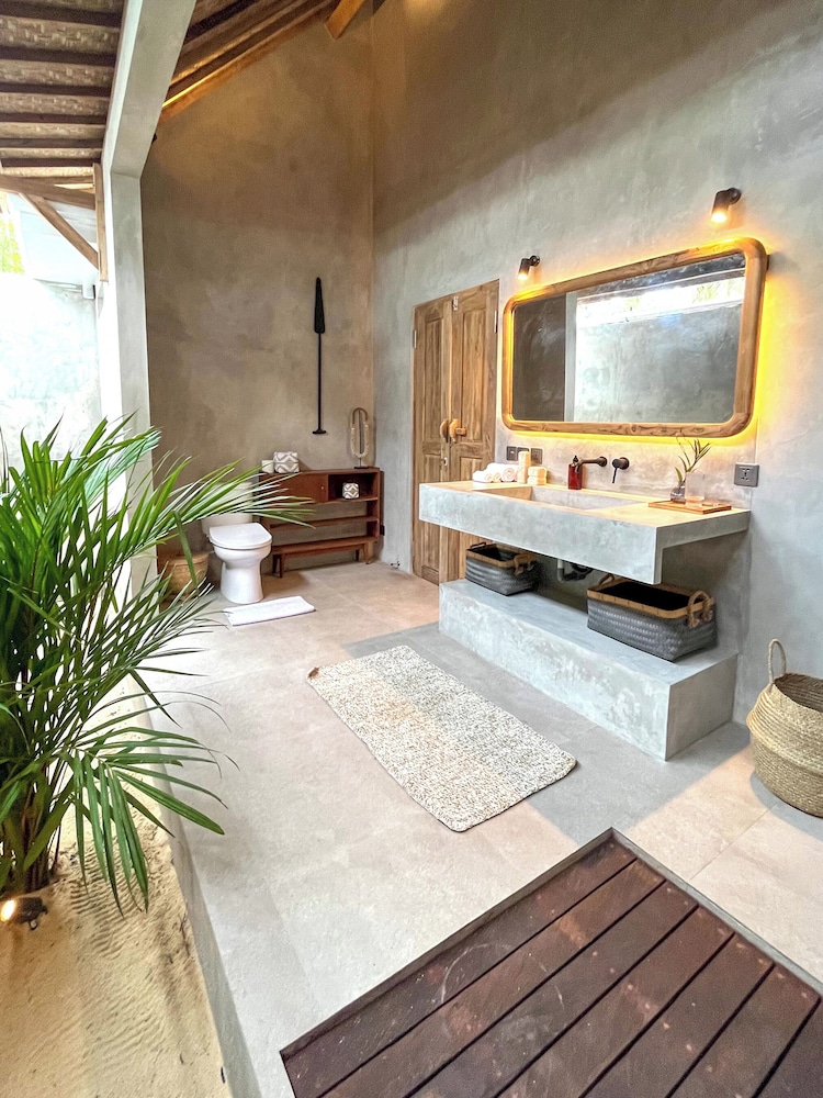 villa manouch lembongan