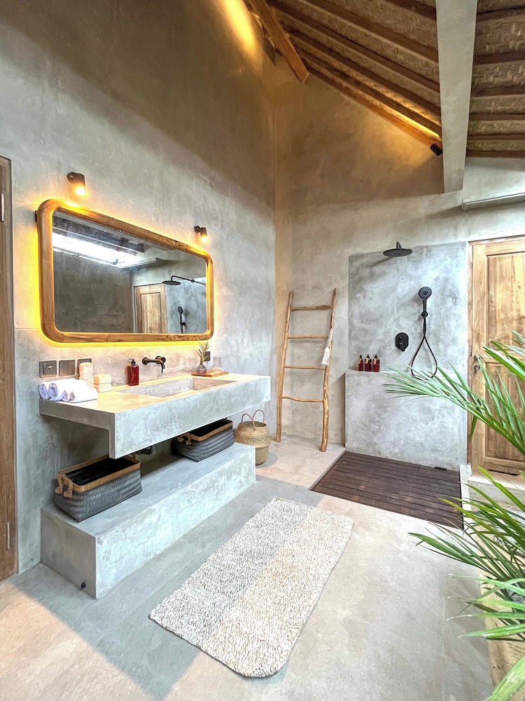 villa manouch lembongan