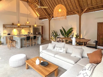 villa manouch lembongan