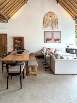 villa manouch lembongan
