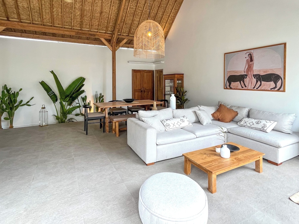 villa manouch lembongan