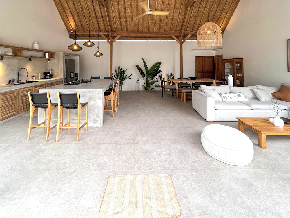 villa manouch lembongan