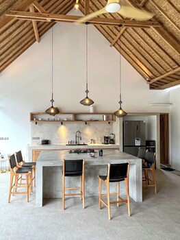 villa manouch lembongan
