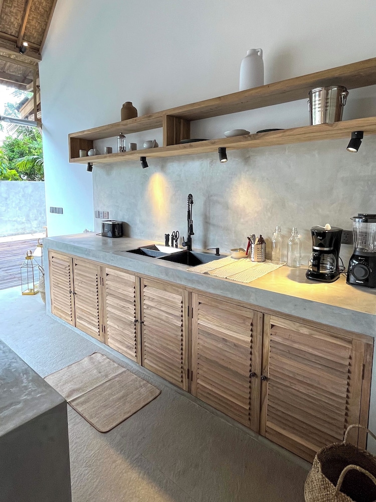 villa manouch lembongan