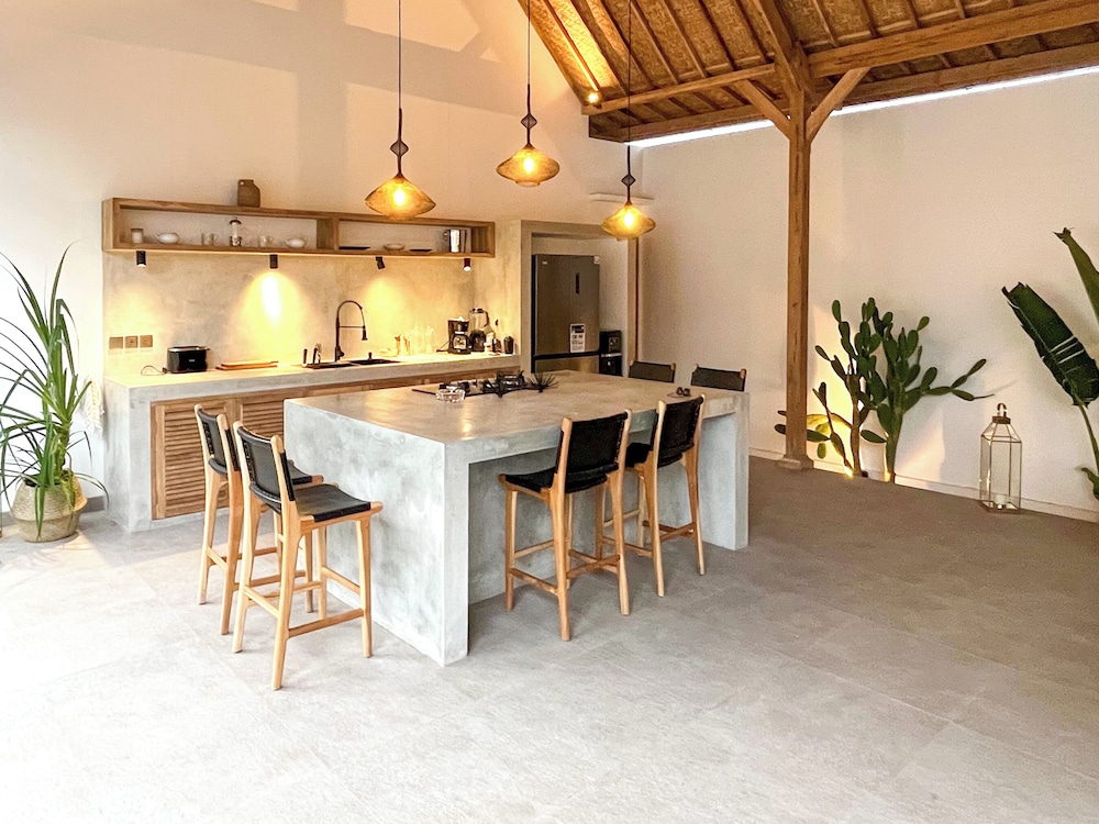 villa manouch lembongan