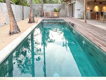 villa manouch lembongan
