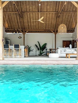 villa manouch lembongan