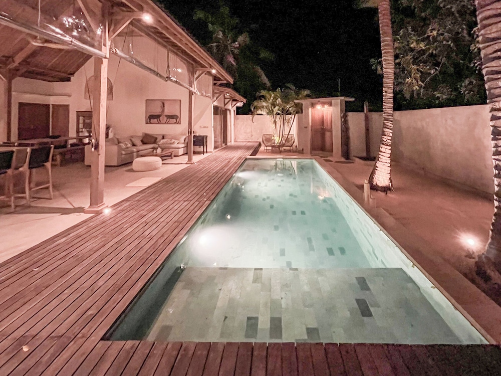 villa manouch lembongan