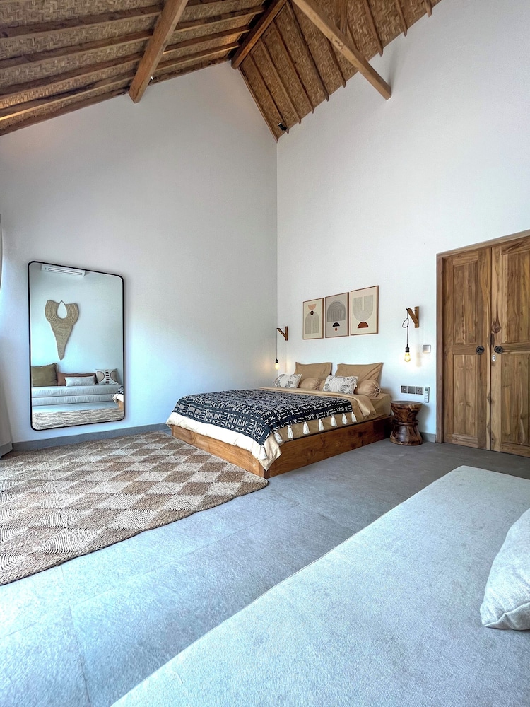 villa manouch lembongan