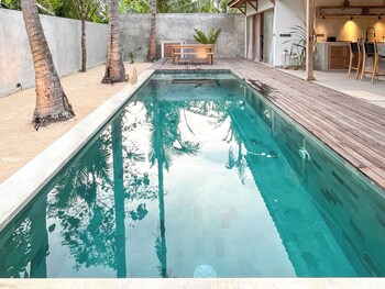 villa manouch lembongan