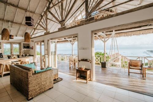 villa manouch lembongan