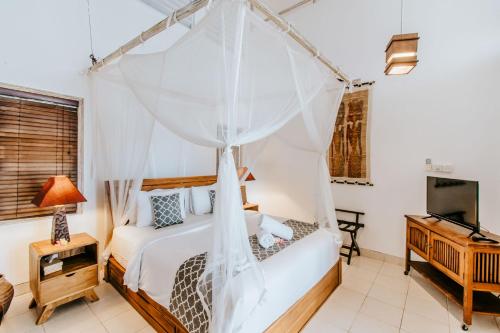 villa manouch lembongan