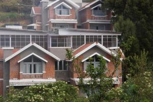 cottages by the creek