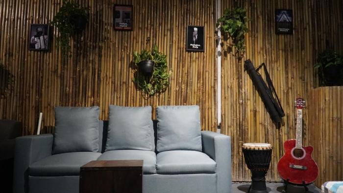 hoshtel99 stay cowork and cafe