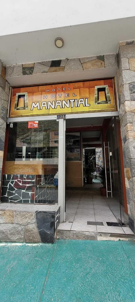 hotel manantial