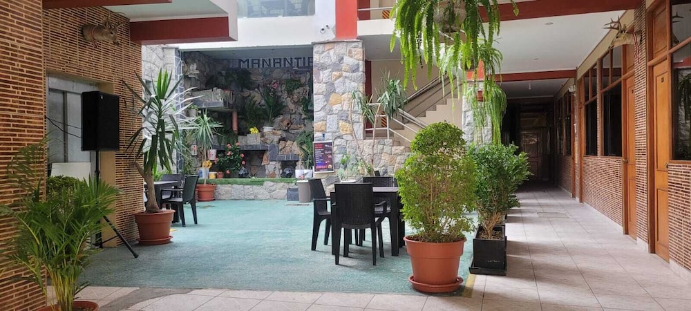 hotel manantial
