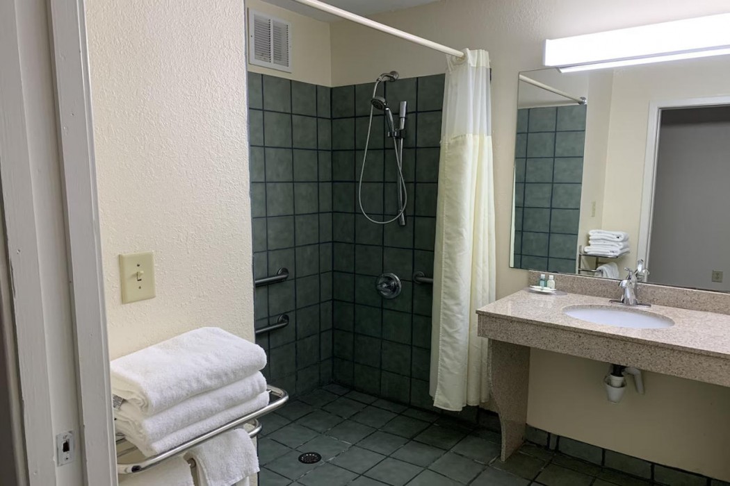 quality inn and suites montgomery east carmichael rd