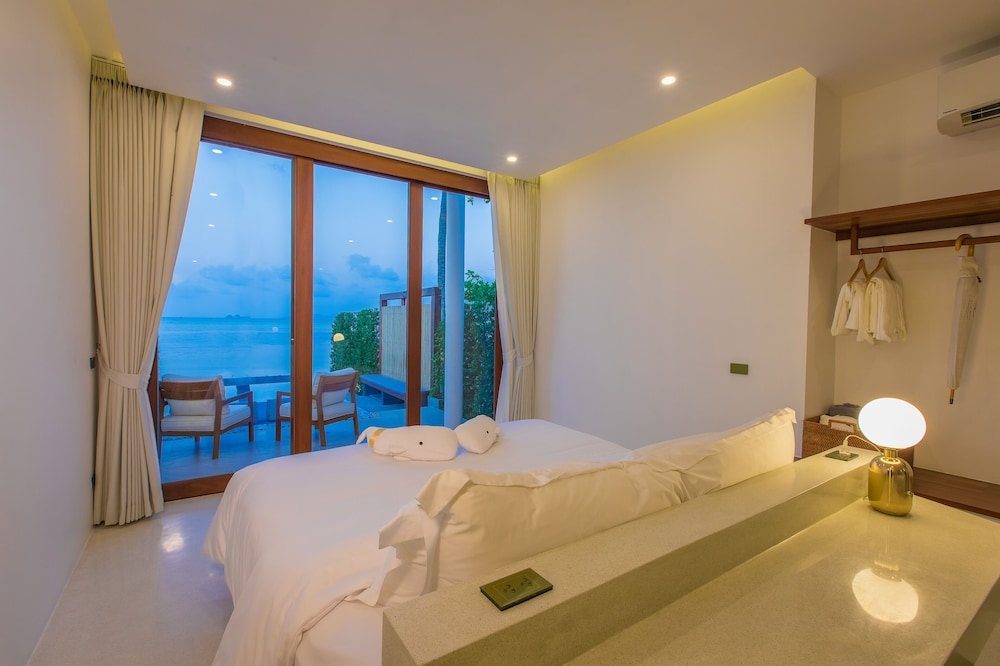 white whale beachfront pool villa