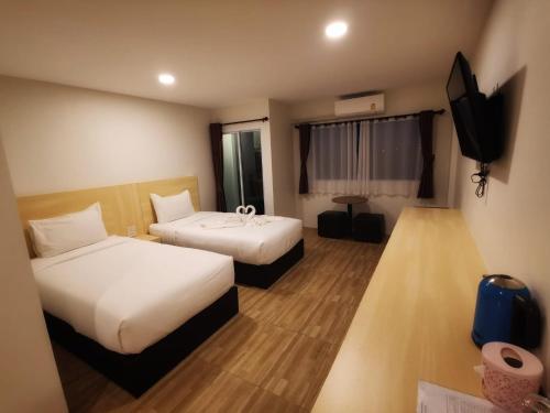the charlotte smart hotel lopburi
