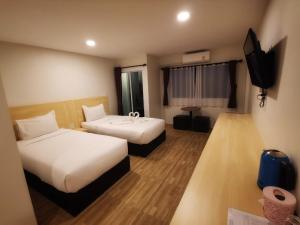 the charlotte smart hotel lopburi
