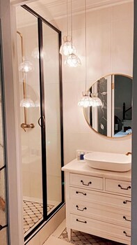 lagoon suites boutique hotel