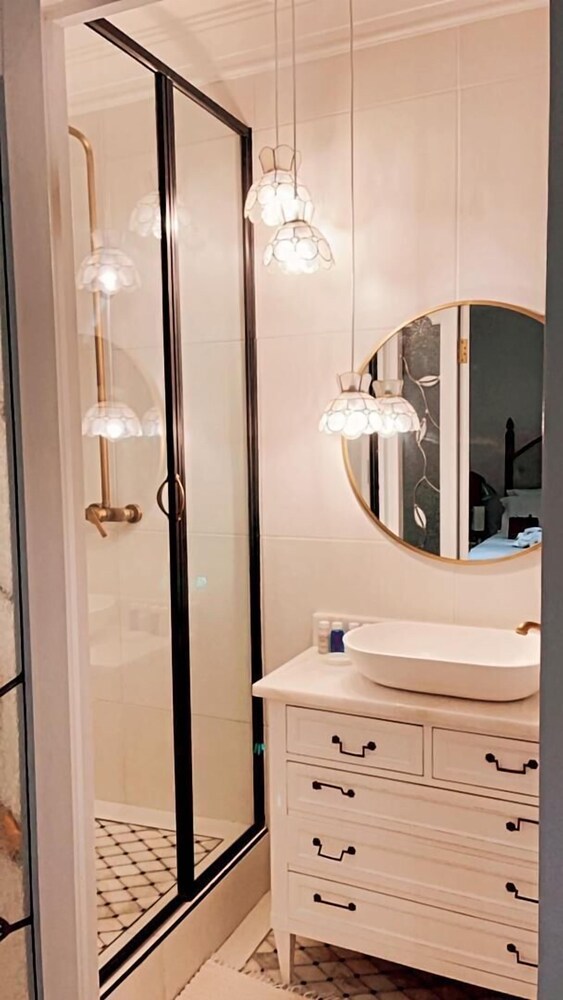 lagoon suites boutique hotel