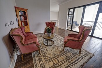 lagoon suites boutique hotel