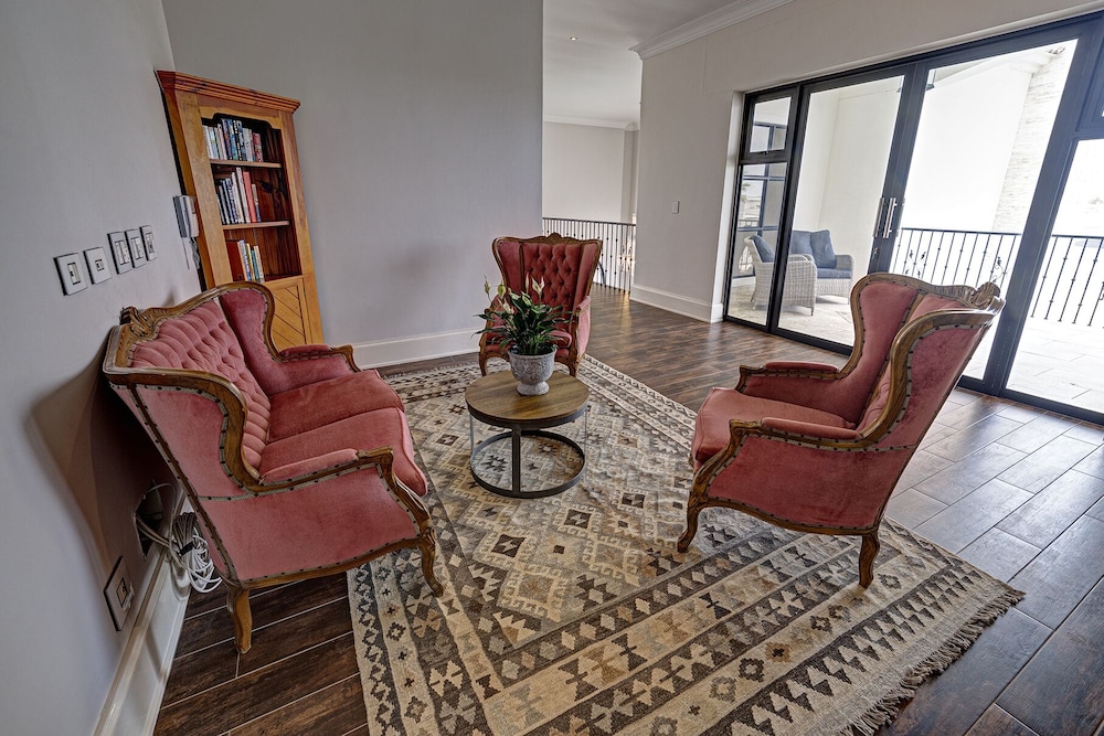 lagoon suites boutique hotel