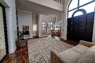 lagoon suites boutique hotel