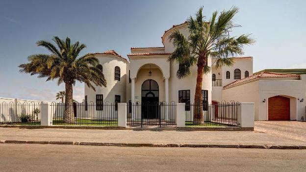 lagoon suites boutique hotel