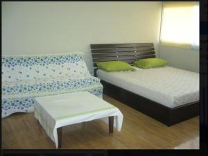 room in studio t8 guest house don mueang challenger triple room