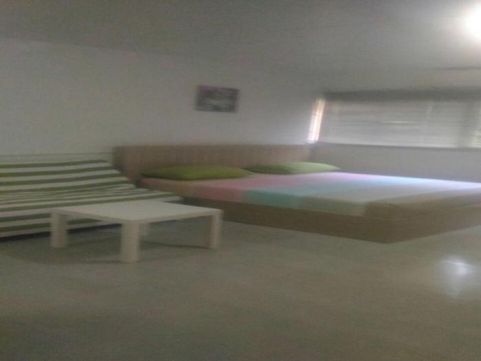 room in studio t8 guest house don mueang challenger triple room