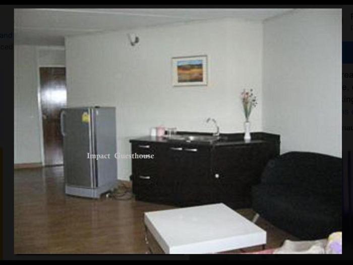 room in studio t8 guest house don mueang challenger triple room
