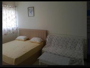 room in studio t8 guest house don mueang challenger triple room