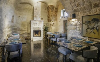 luvi cave hotel