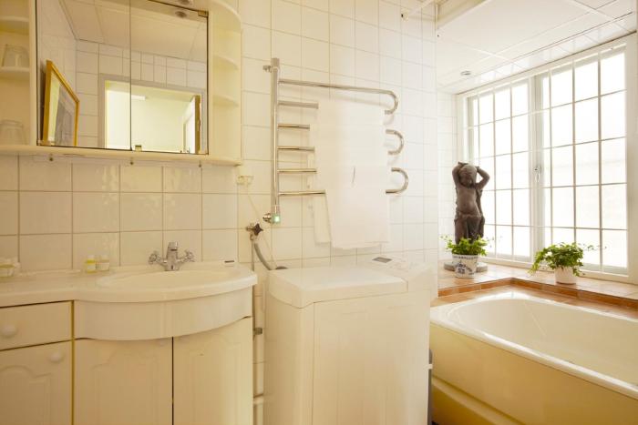 collectors victory apartments