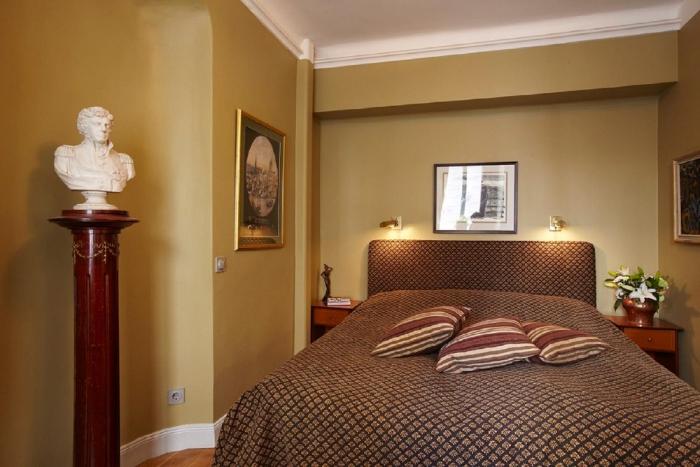 collectors victory apartments