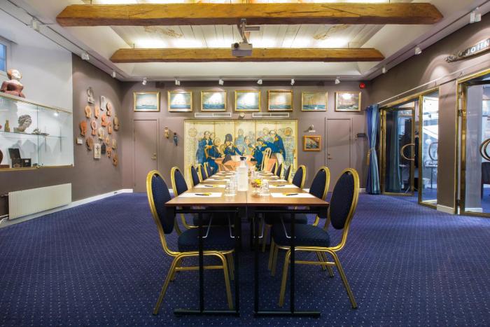 collectors victory apartments